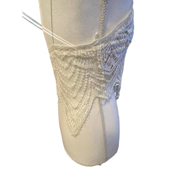 Signature 8 ivory cropped crochet spaghetti strap top size Small - Picture 12 of 13